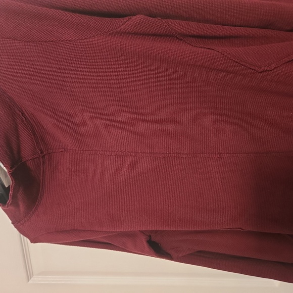 (35)Lucky Brand Gray Camo & Maroon Top - Picture 7 of 10